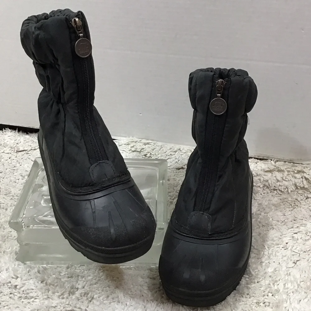 Sorel Puffy zip front waterproof snow boots with liner 8